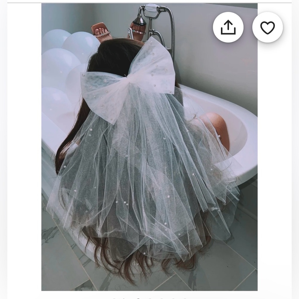 Bachelorette veil with bow